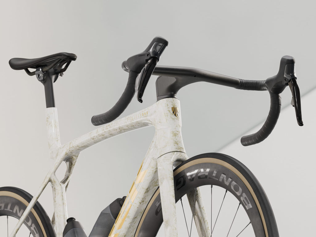 MADONE SLR7 8 GEN - Era White - TREK