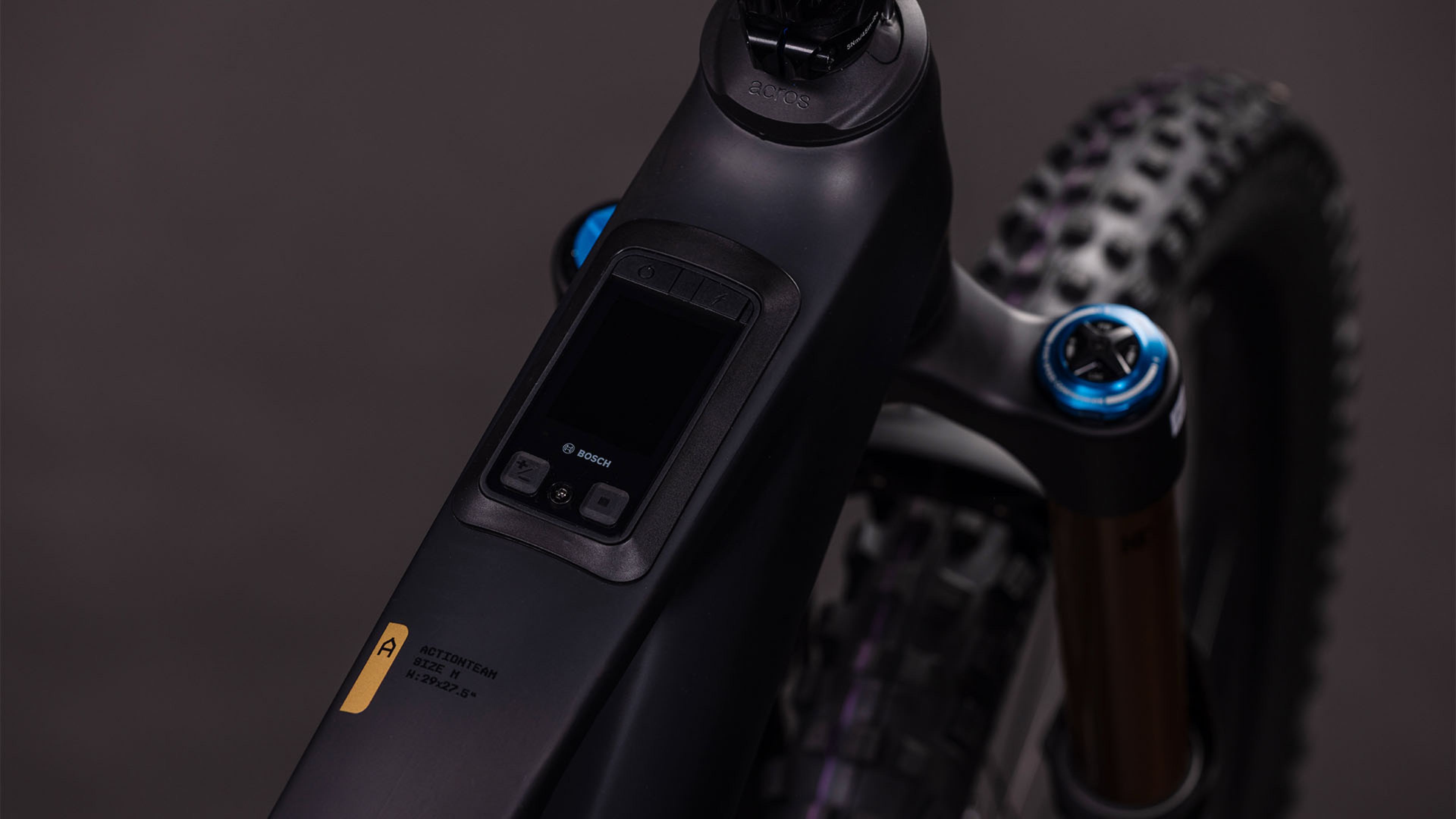 Cube AMS Hybrid ONE77 C:62 AT 600X carbon´n´gold (2026)